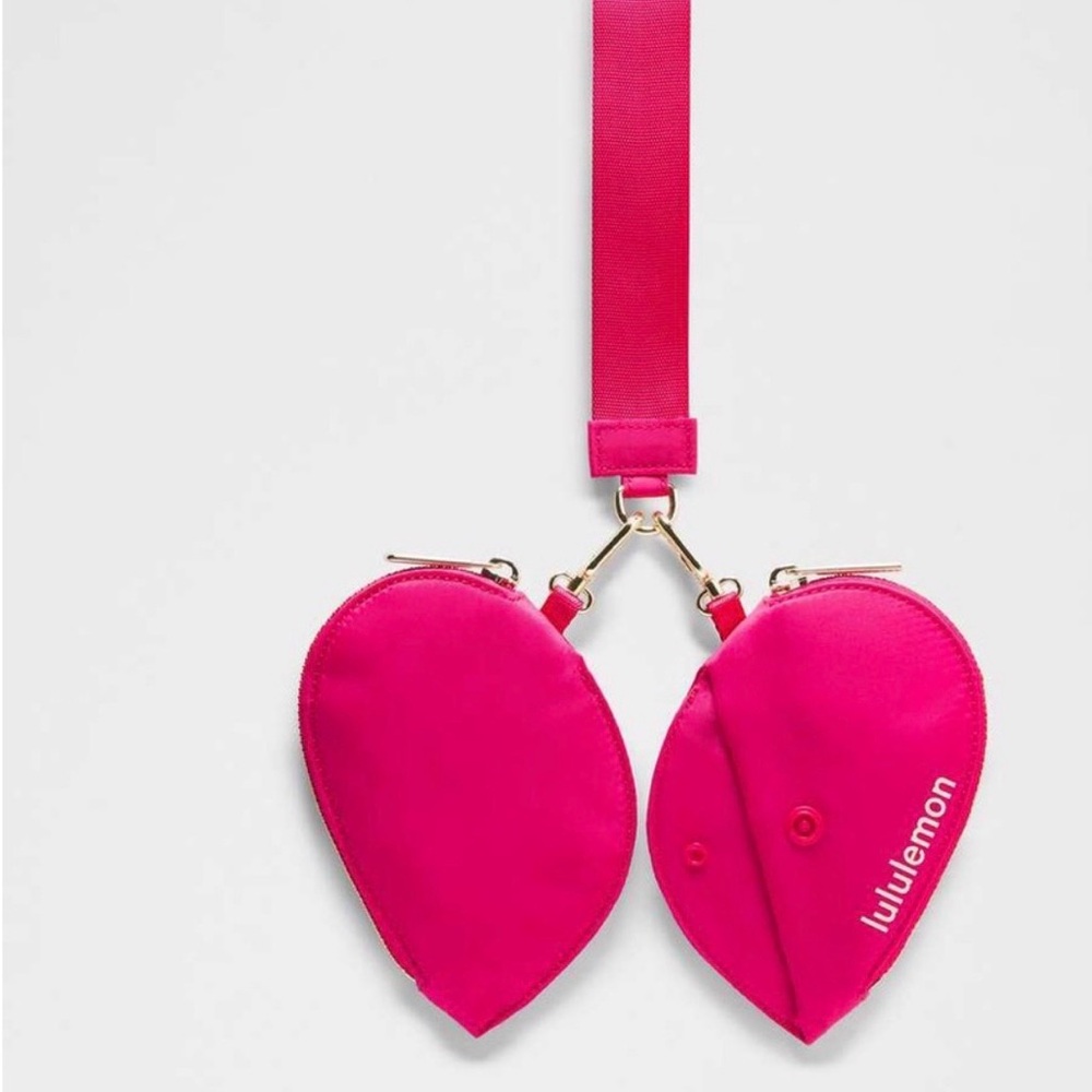 BNWT- Lululemon Double Heart Wristlet Bag in Hot Pink - Picture 2 of 2